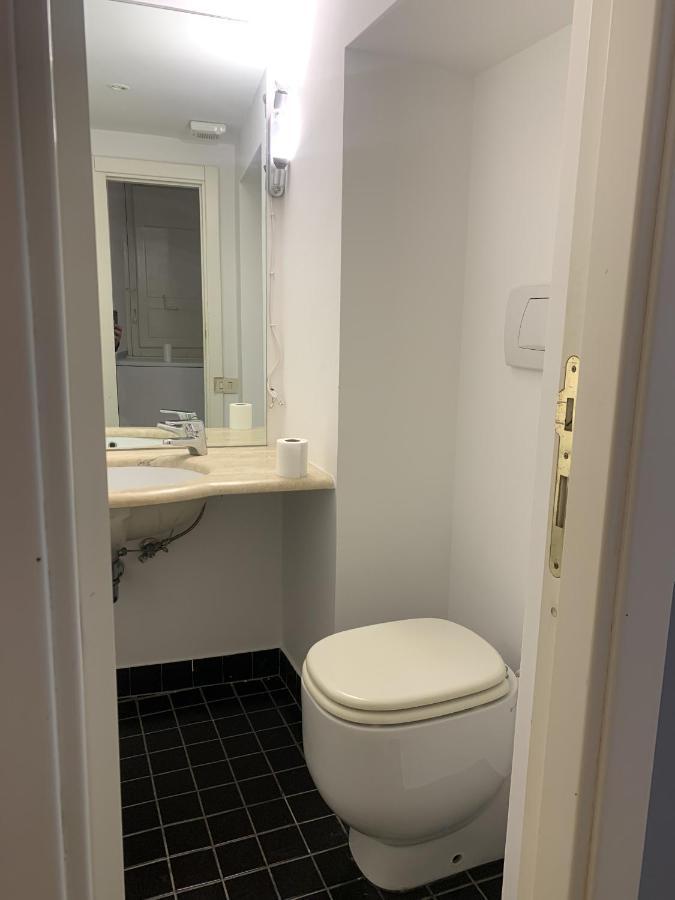 B&S Domus Colosseo Rzym Zewnętrze zdjęcie